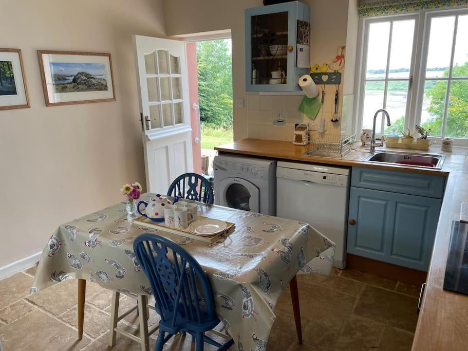 Millbay Cottage: Wonderful River Views Cosheston Eksteriør bilde